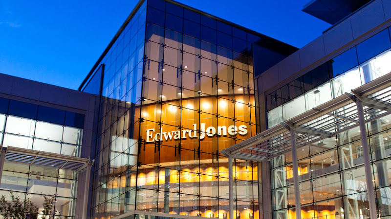 Edward Jones – Financial Advisor: Luke Robertson, AAMS™